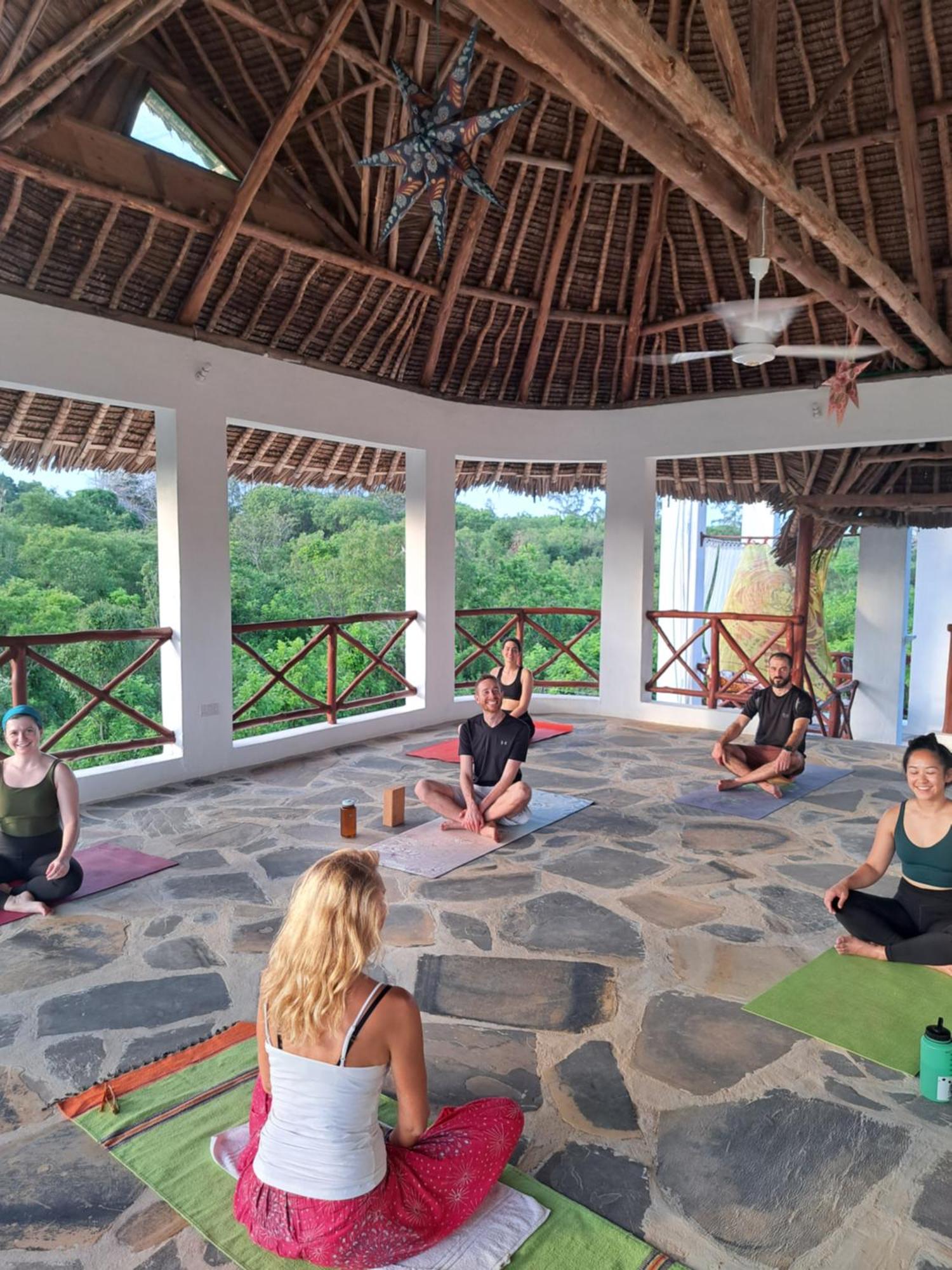Bed and Breakfast Diani Yoga Barn Ukunda Zewnętrze zdjęcie